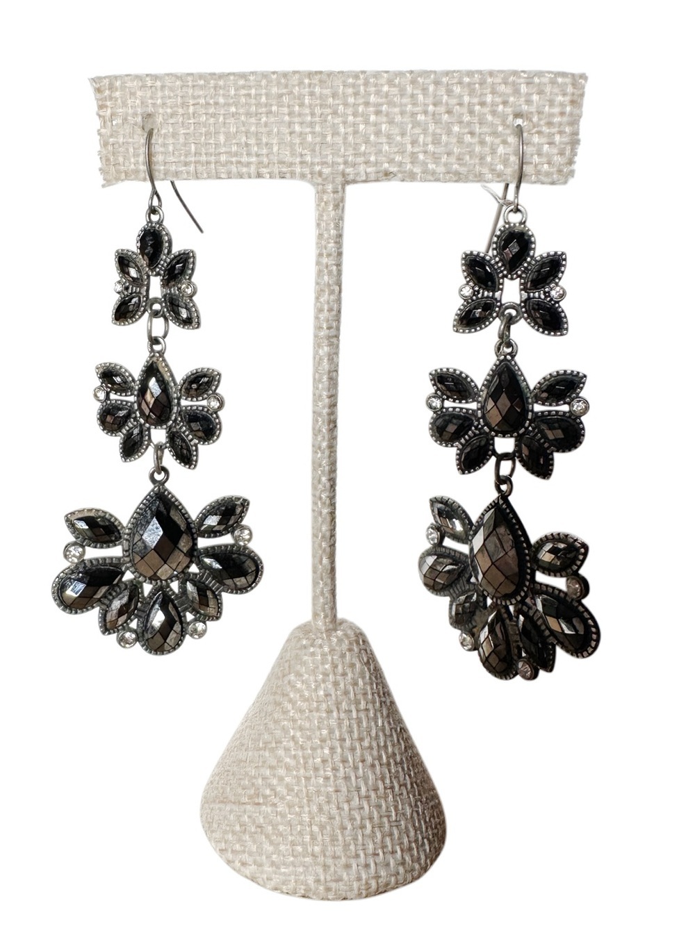 5/$25 😻 Black Faceted Crystal Floral Drop Earrings